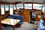 SALMANDER's saloon and helm position